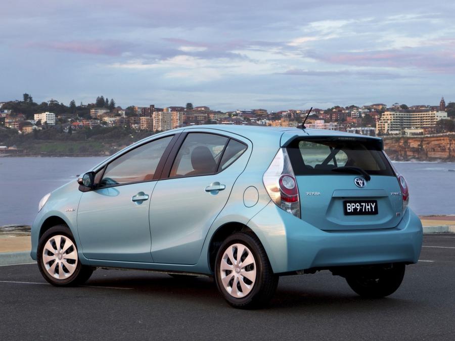  Toyota Prius c 2012 года  (AU) (фото 5 из 19)